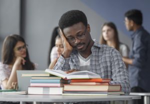 medium-shot-student-studying