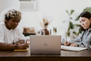 windows-dfJEXZFlHGQ-unsplash